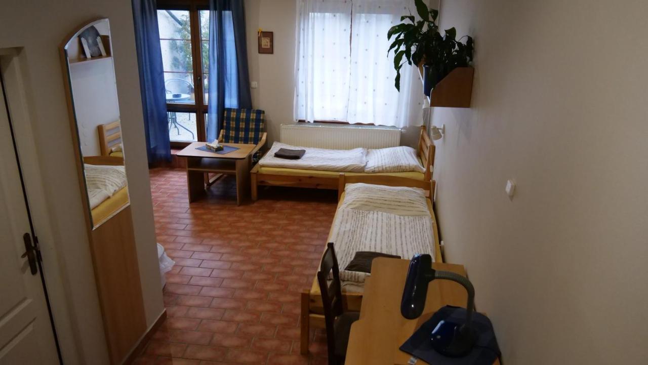 Penzion Na Hradbach Лоуни Екстериор снимка